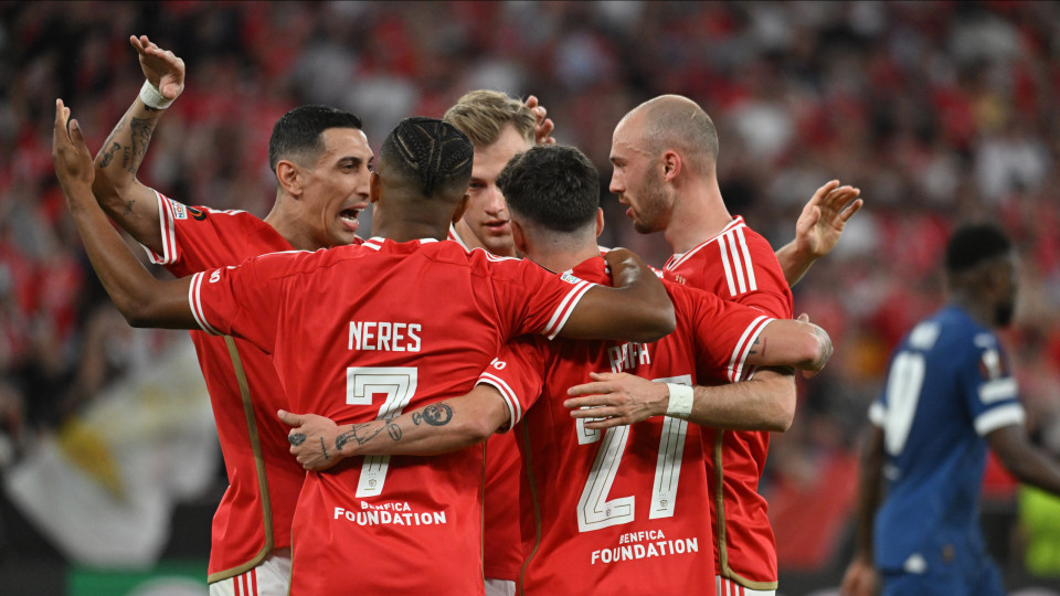Benfica 'cala' desilusão, bate Marseille e mira 'meias' da Liga Europa