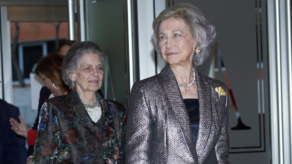 Princesa Irene visita a irmã, a rainha Sofía, que continua internada