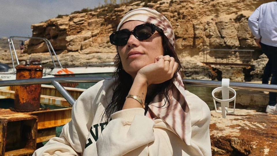 Mia Rose mostra imagens divertidas de despedida de solteira em Malta