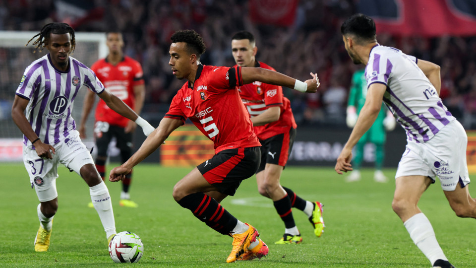 Rennes e Reims falham aproximação a lugares europeus na Liga francesa