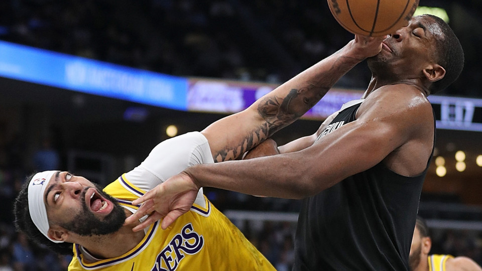 Polémica instalada. NBA assume "erro" insólito no Grizzlies-Lakers