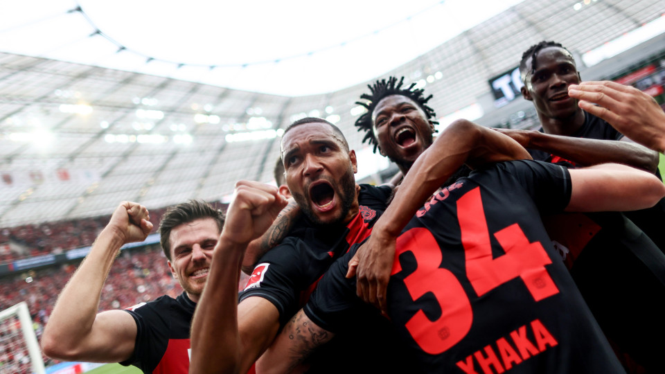 Festa em Leverkusen: Bayer sagra-se campeão pela primeira vez na história