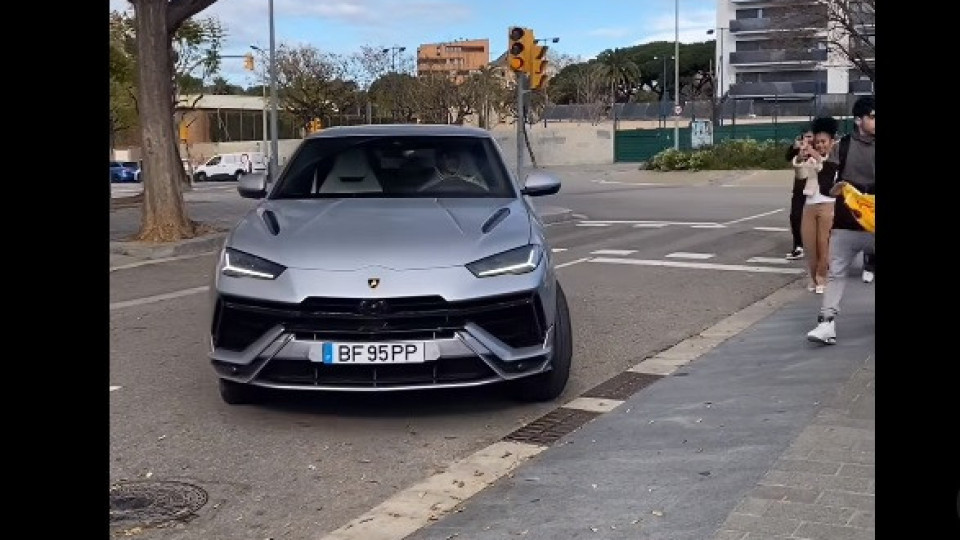 Lamborghini de João Félix custa mais de 300.000 euros em Portugal