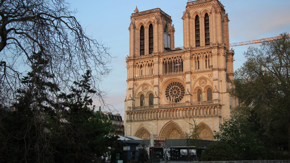 Incêndio na Notre-Dame foi há 5 anos (e reabertura aproxima-se). Ora veja