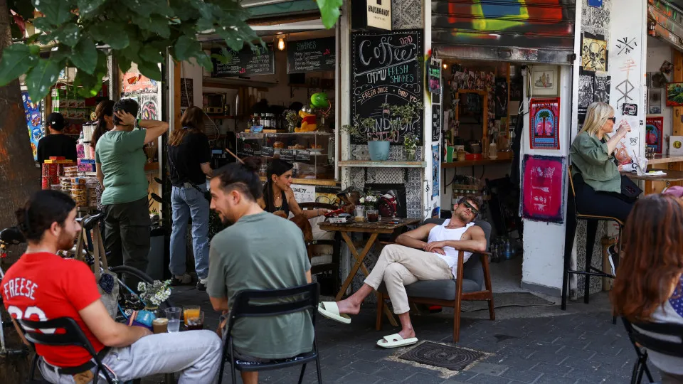 Um dia após ataque, israelitas regressaram à rotina. "É normal para eles"