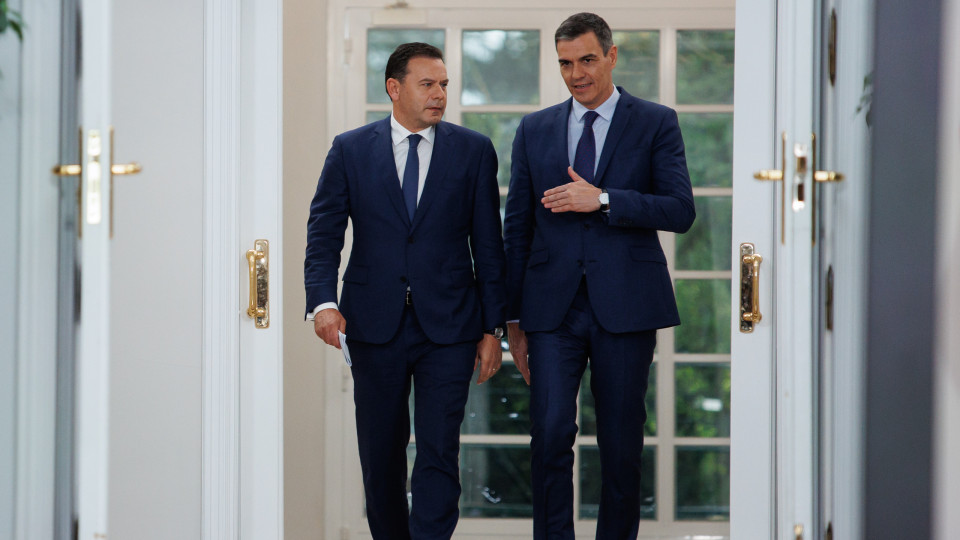 "Não há diferenças". Montenegro e Sánchez anunciam cimeira em outubro