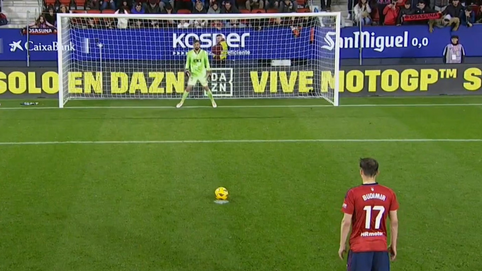 It's Christmas, Budimir? The incredible 'gift' (or miss) from the Osasuna player
