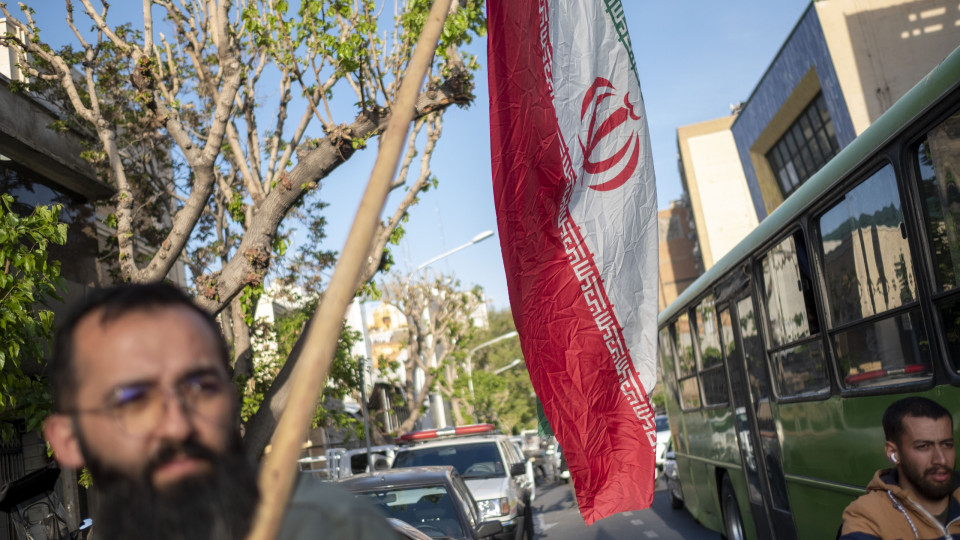 Irão ameaça "cortar as pernas" a quem apoiar regime israelita