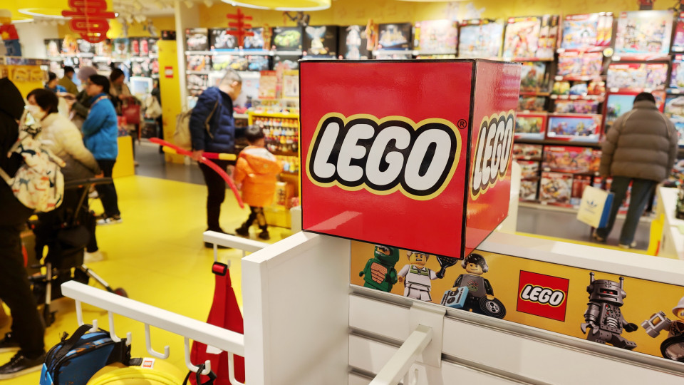 Quatro pessoas detidas por roubo de 300 mil euros a lojas Lego