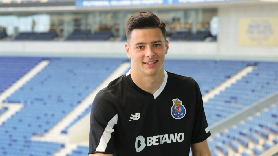 Official: Diogo Fernandes renews contract with FC Porto