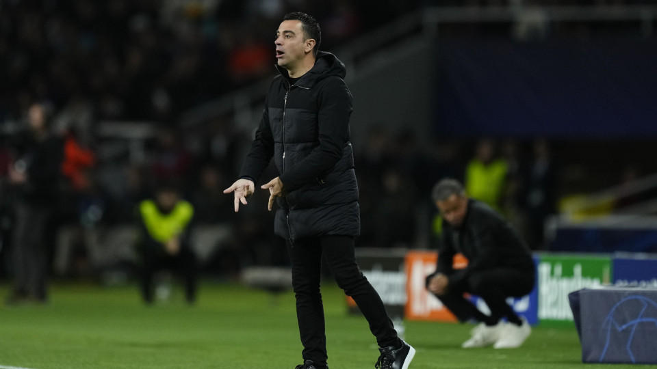 Xavi blasts referee after being sent off: "A disaster..."