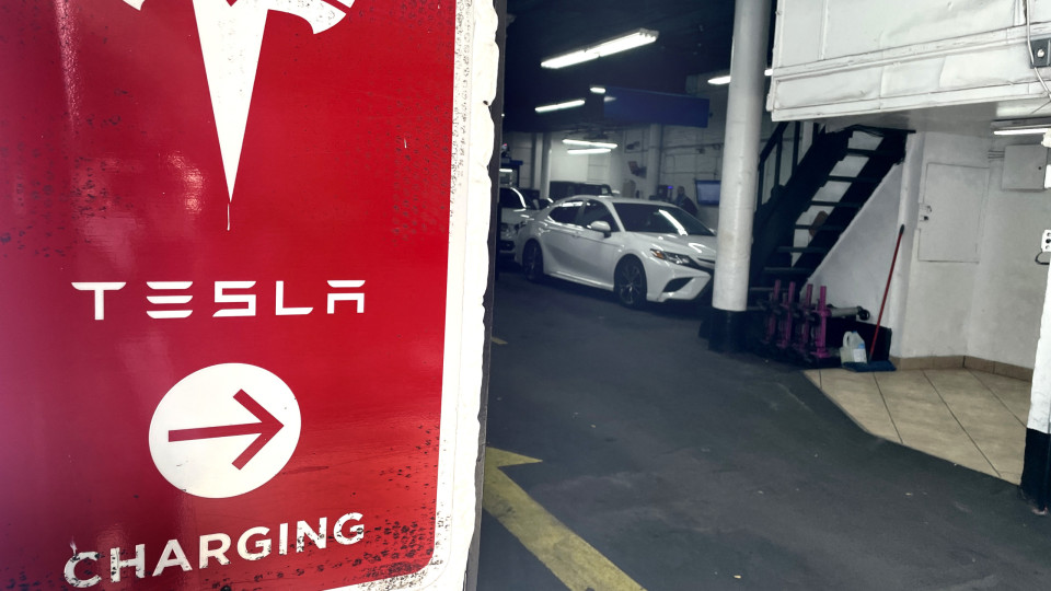 Tesla starts building battery factory in Shanghai