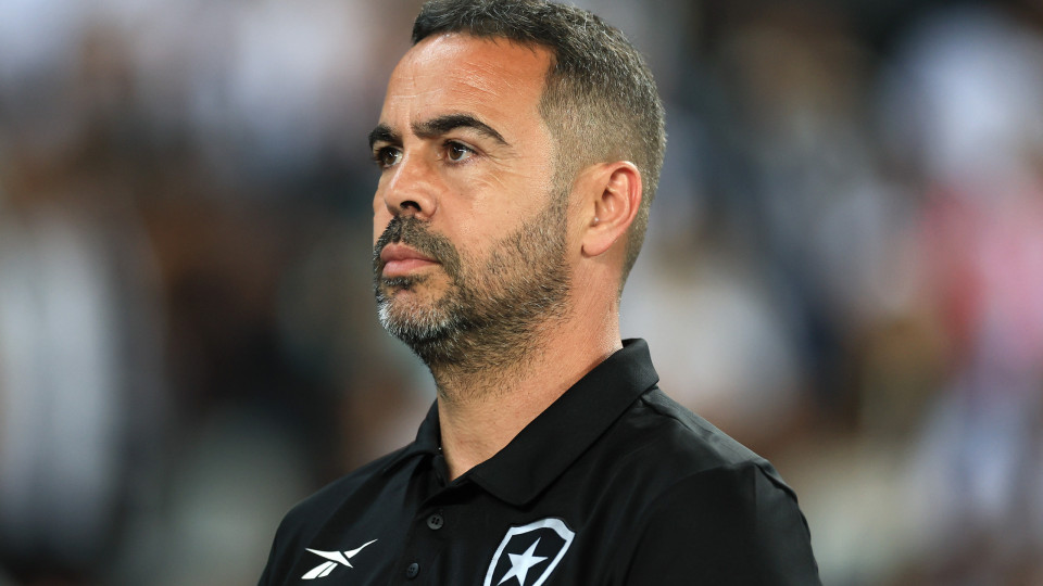 Artur Jorge sobre a vitória no Botafogo: "Temos de passar a mensagem..."