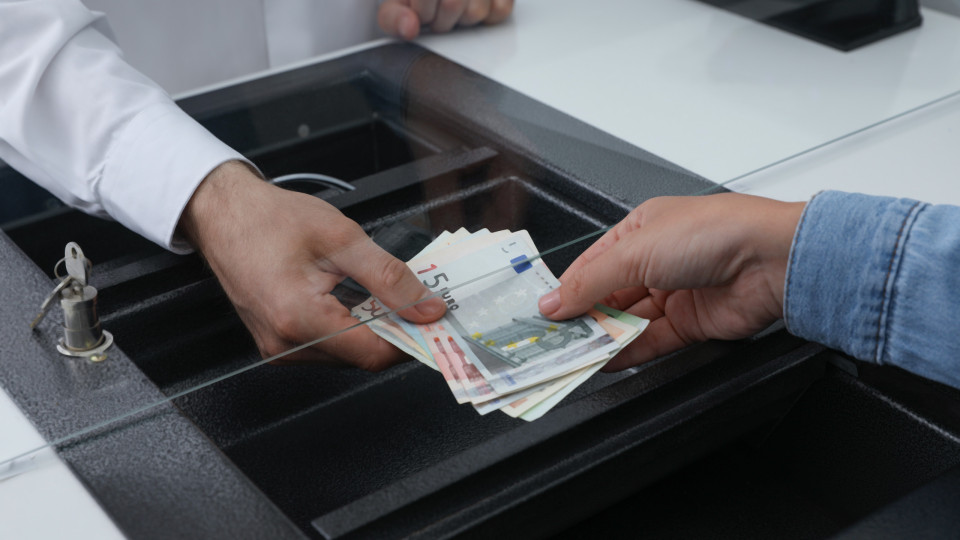 Bancos cobraram 6,5 milhões de euros por dia em comissões