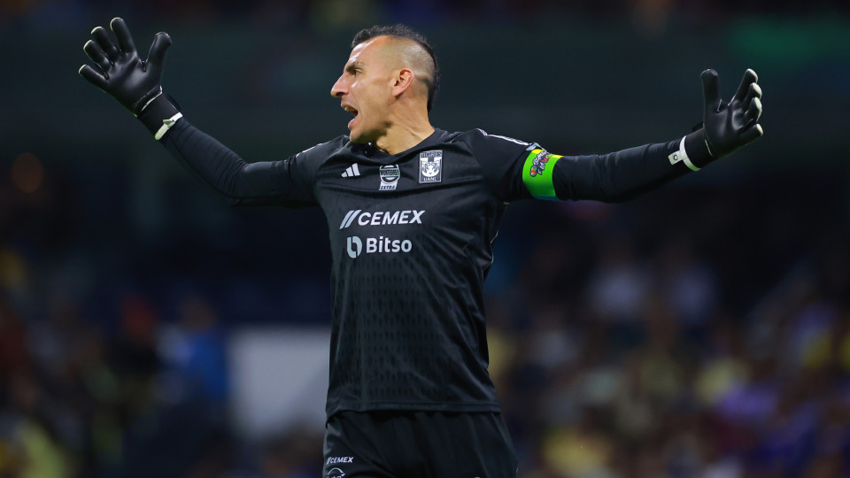 Nahuel Guzmán pointed a laser at the rival goalkeeper and received a heavy punishment