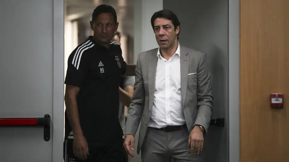 Rui Costa should reassure the fans? Roger Schmidt's answer