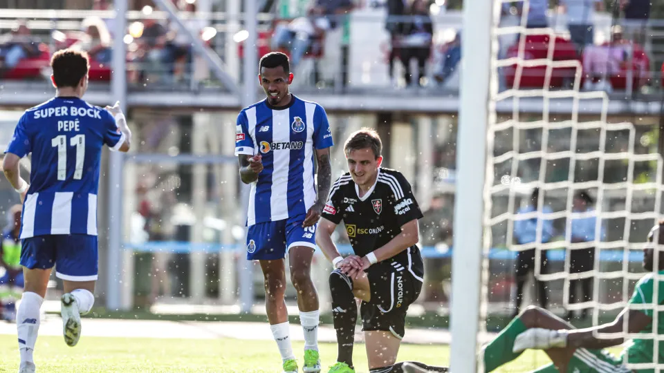 FC Porto sofre 'bicada' de ganso, mas sorri em Rio Maior e agarra pódio