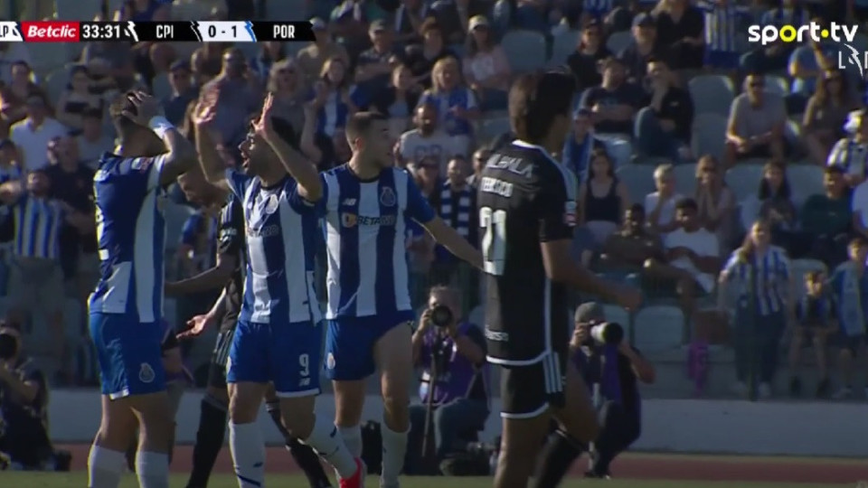 Controversy in sight? FC Porto scored, but Manuel Oliveira blew the whistle early