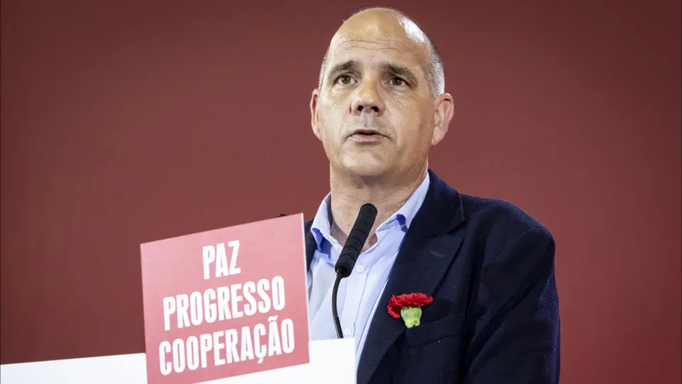 "Portugal não pode permitir que aviões dos EUA aterrem sem autorização"
