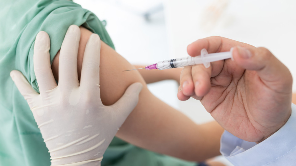 Vacinação nas farmácias resultou em mais internamentos, diz USF-AN