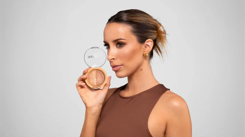 Marca de maquilhagem de Helena Coelho chega à Wells