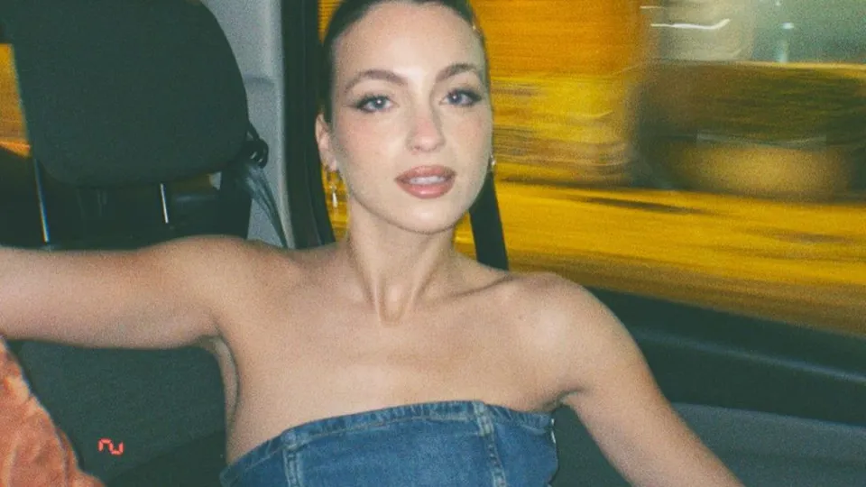 Bruna Quintas volta a mostrar-se em topless