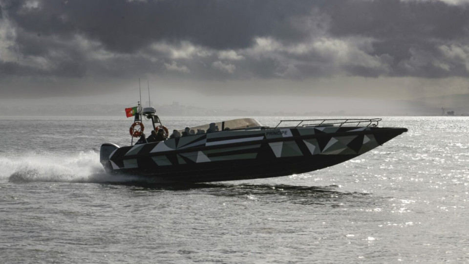 Navy recovers boat and delivers it to Sao Tome and Principe. The images