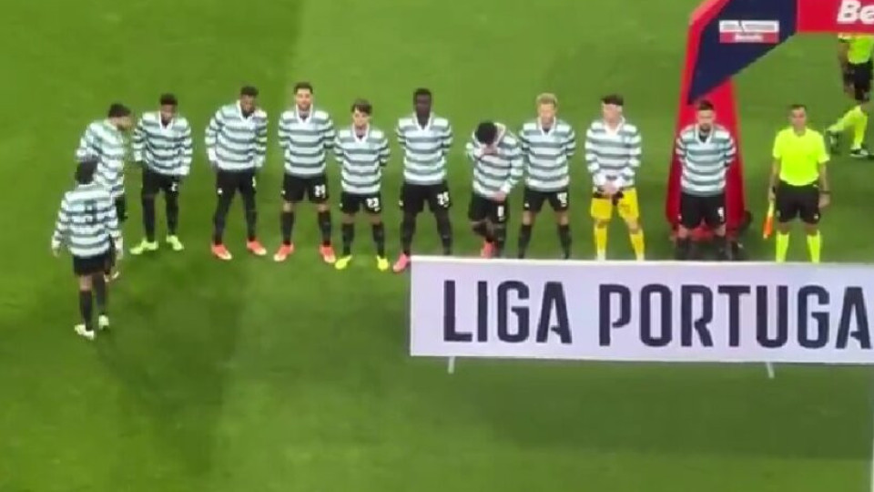 Sporting takes to the field with a tribute to Manuel Fernandes