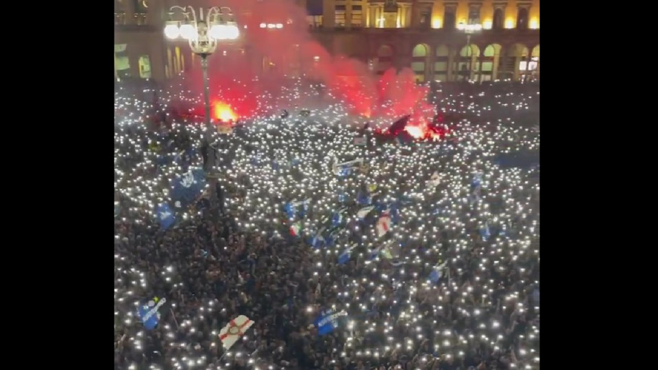 Adeptos do Inter festejam título com este 'show' de lanternas 