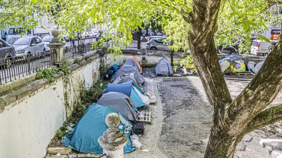 Migrantes sem-abrigo retirados da Igreja dos Anjos querem ficar em Portugal