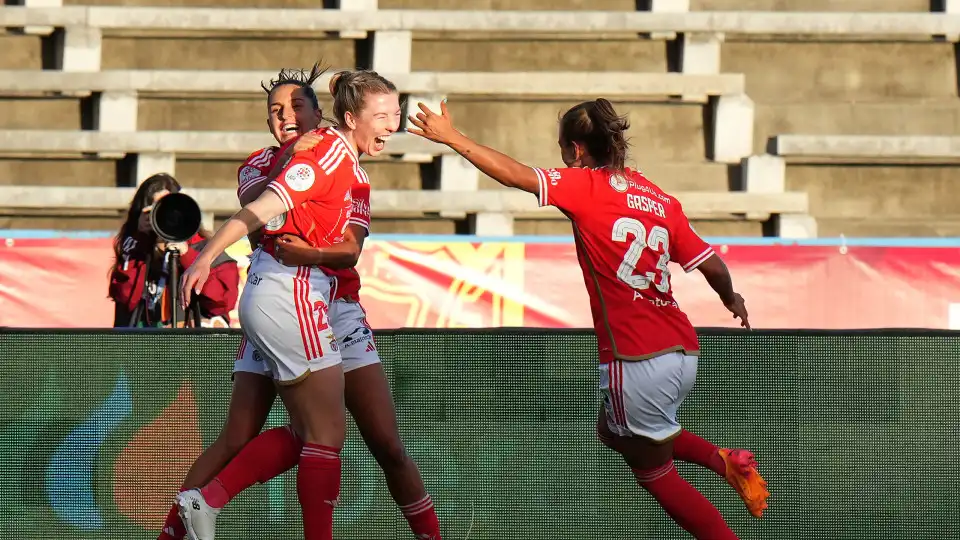 Solução estava no banco. Benfica ultrapassa Sporting e vence Taça da Liga