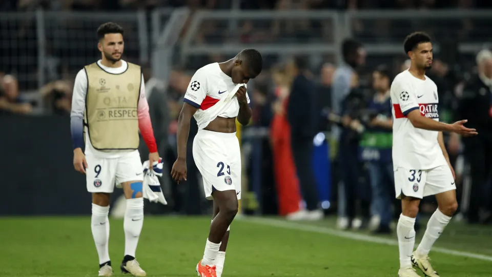 DORTMUND - (l-r) Nuno Mendes of Paris Saint-Germain, Warren Zaire-Emery of Paris Saint-Germain during the UEFA Champions League semi-final match between Borussia Dortmund and Paris Saint Germain at the Signal Iduna Park on May 1, 2024 in Dortmund, Germany