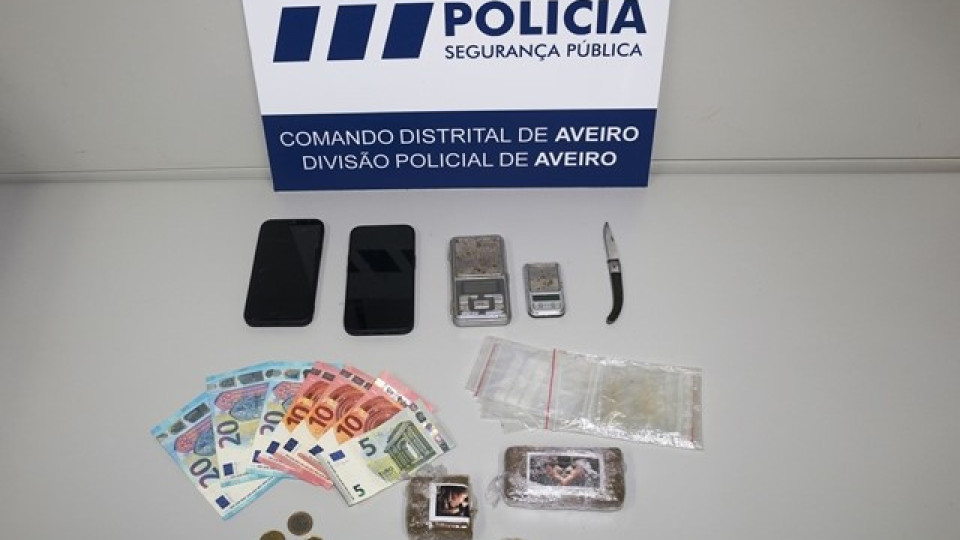 Dois jovens de 18 anos detidos por tráfico de estupefacientes em Aveiro