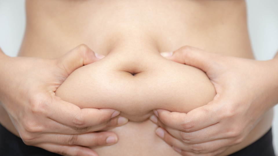 Nutricionista revela seis soluções contra a (malvada) barriga inchada
