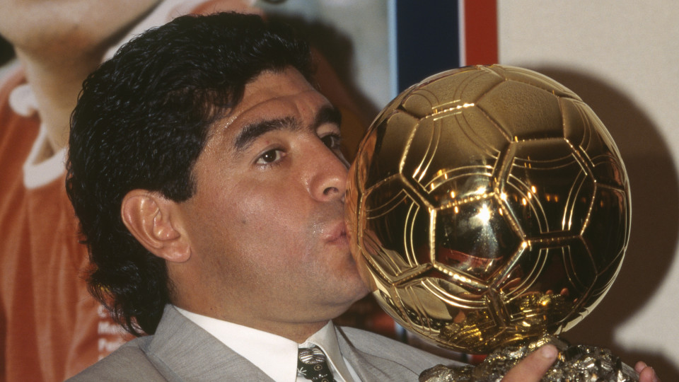 Bola de Ouro de Maradona do Mundial'1986 vai a leilão por "milhões"