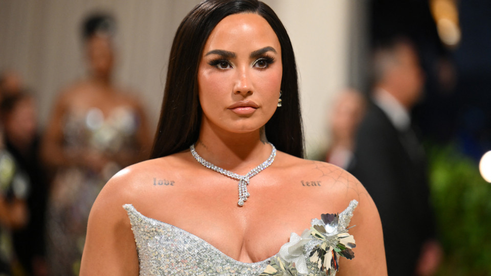 Descobrimos os produtos de maquilhagem usados por Demi Lovato na Met Gala