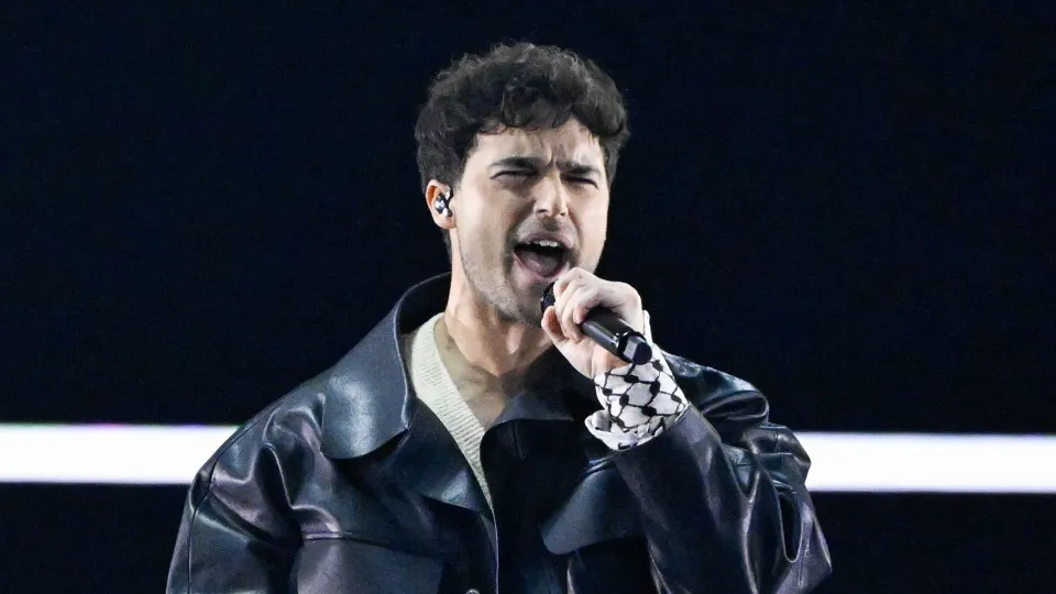 Cantor sueco usa lenço palestiniano na Eurovisão. Organização "lamenta"