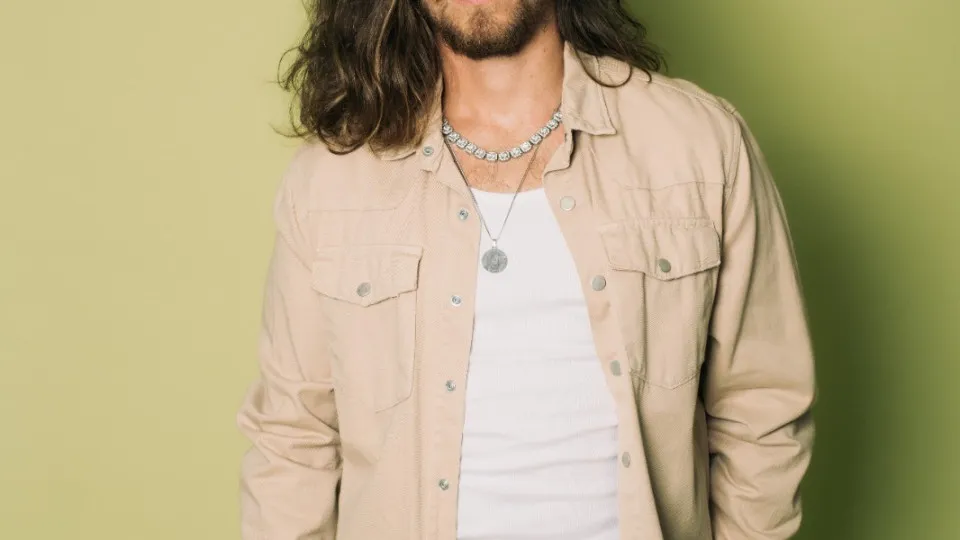 Vitor Kley 'quebra' em direto ao cantar música para o pai que já morreu