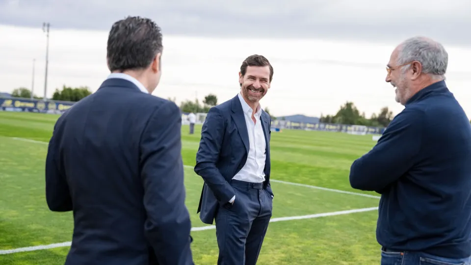 AVB já meteu a 'mão na massa'. Nova era arrancou e há muito para resolver