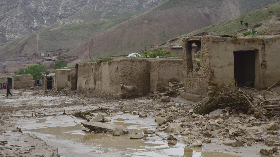 Há já mais de 50 mortos nas cheias repentinas no norte do Afeganistão