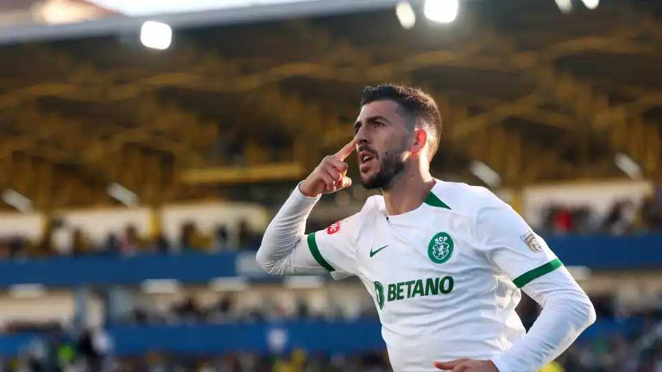 Paulinho mostra os dentes... e o campeão vence. Sporting sorri no Estoril