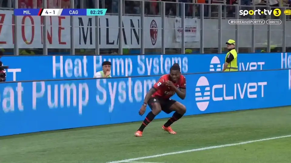 Rafael Leão scored a great goal and was just missing the surfboard when celebrating