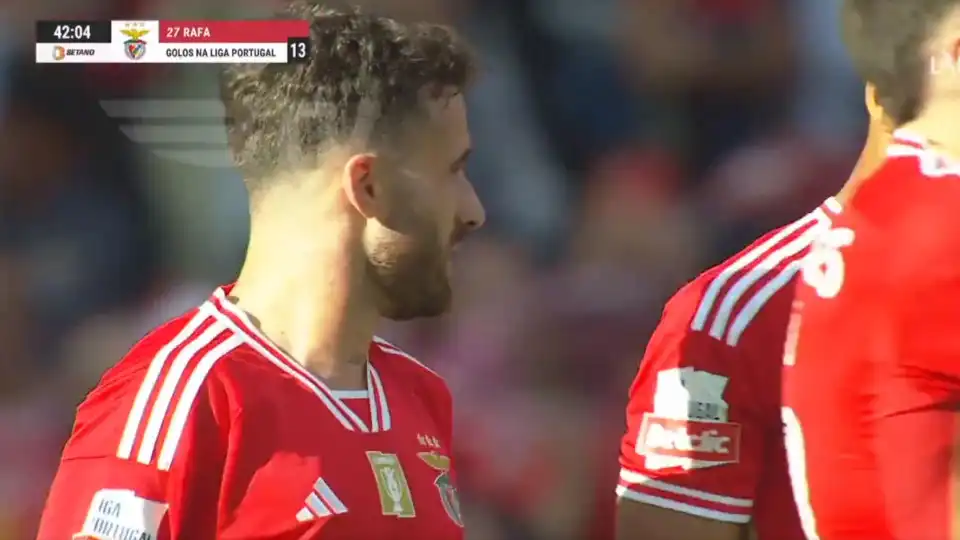 O (belo) golo de Rafa Silva no último jogo pelo Benfica no Estádio da Luz