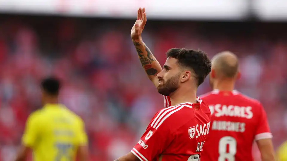 Benfica signs a goal-filled goodbye to Rafa Silva in Luz