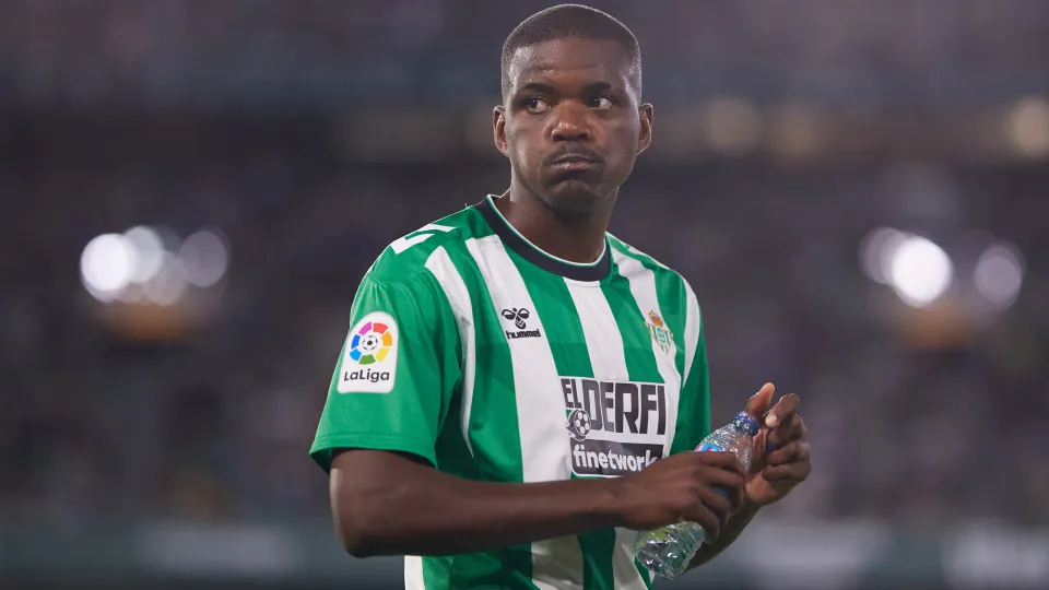 William Carvalho fora dos convocados do Betis para estágio no Algarve