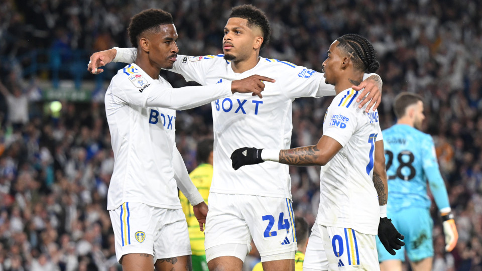 Leeds United goleia e está na final do playoff de subida à Premier 