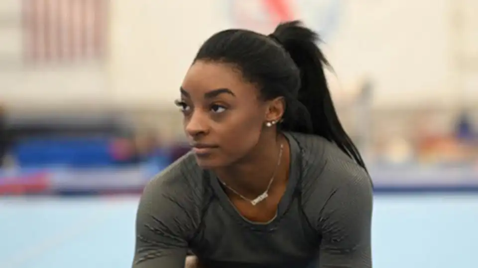 Mãe biológica de Simone Biles implora por perdão após abandono