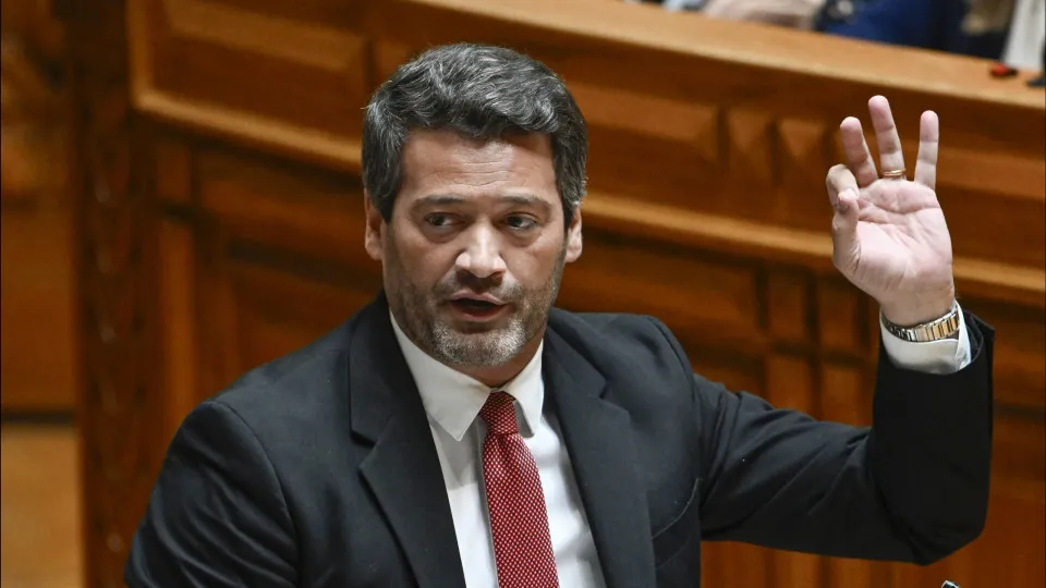André Ventura ; Debate ; Parlamento ; Chega