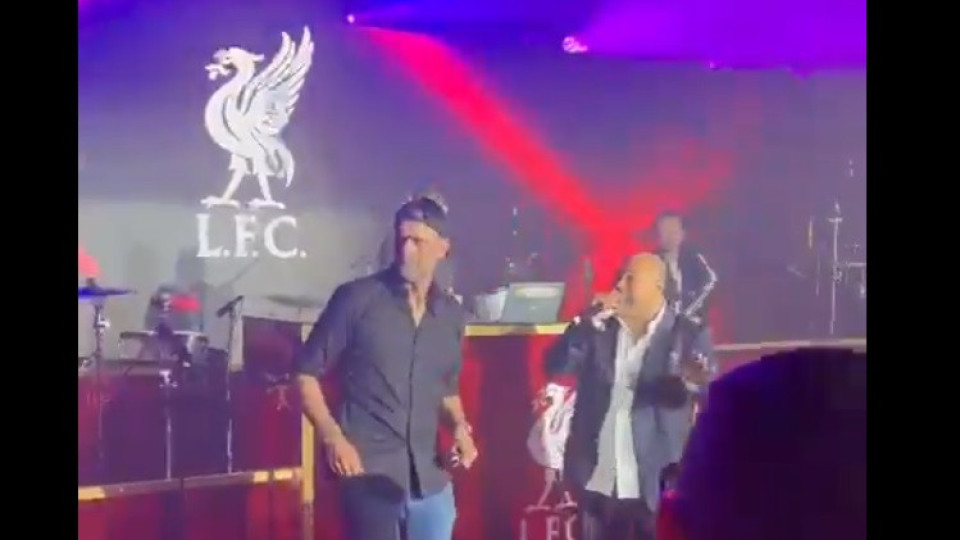 Klopp a ser Klopp. Treinador despede-se do Liverpool... numa discoteca