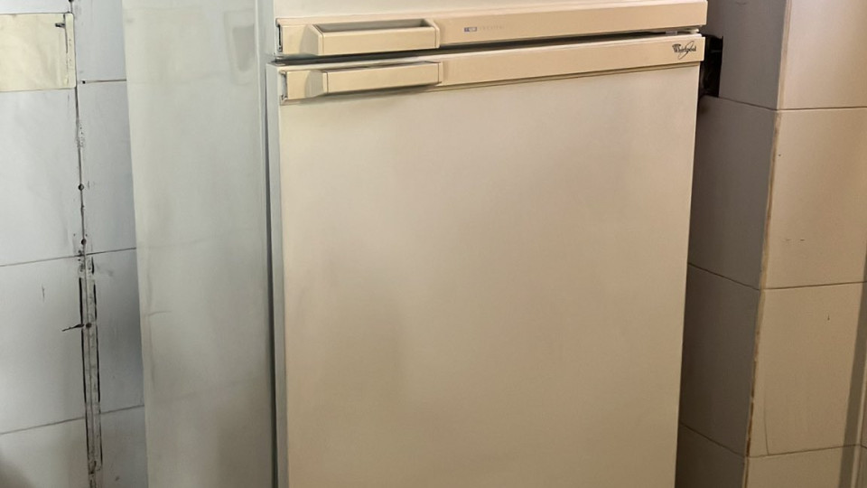 Buy used refrigerator from 1995... and what he finds inside leaves him in shock